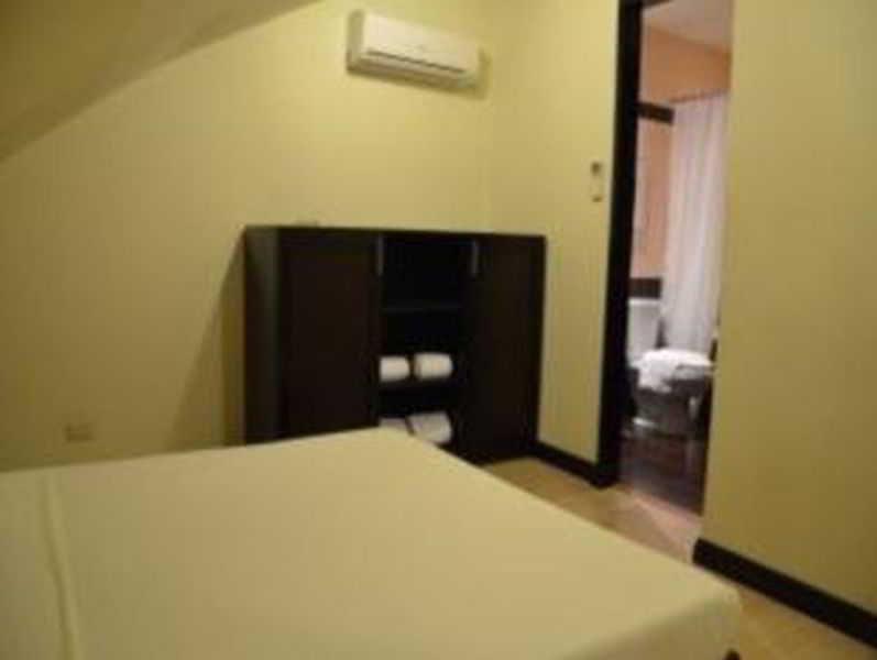 Lancaster Hotel Cebu Lapu-Lapu City Exteriör bild
